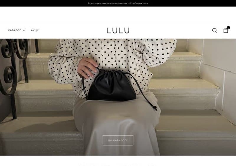 Startseite des LULU-Onlineshops mit einer schwarzen Ledertasche